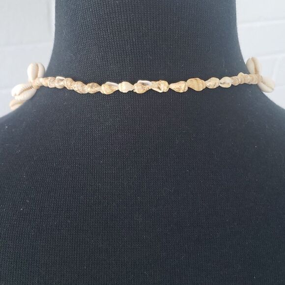 Vintage Hawaiian Shell Necklace - Picture 3 of 3